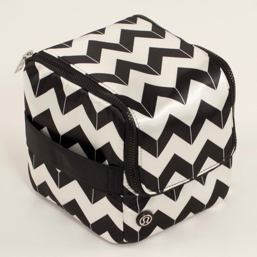 LULULEMON | Sink Shower Travel Kit | Arrow Chevron Cream Black Modular Organizer